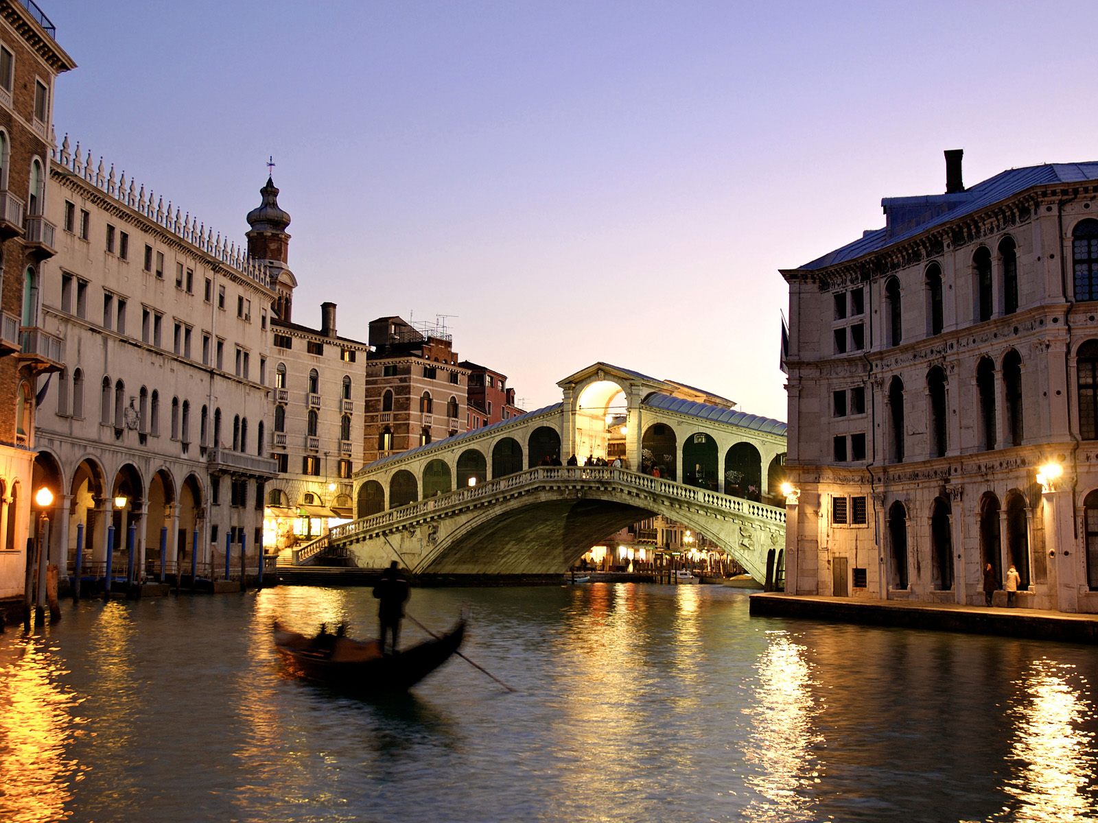 Rialto_Bridge_Grand_Canal_Venice_Italy