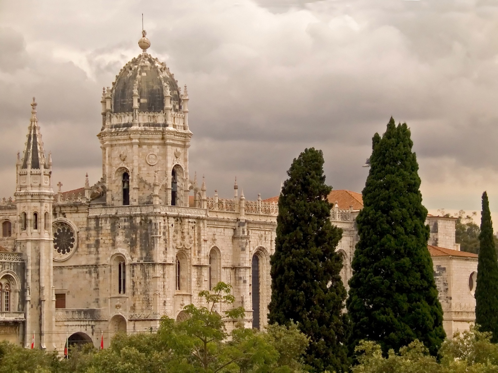 Lisbon Portugal 1600x1200